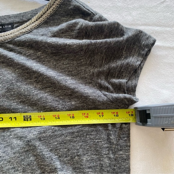 Generation Love Beaded T-Shirt Size S Gray Open Back Detail Revolve Linen Blouse - Picture 7 of 7